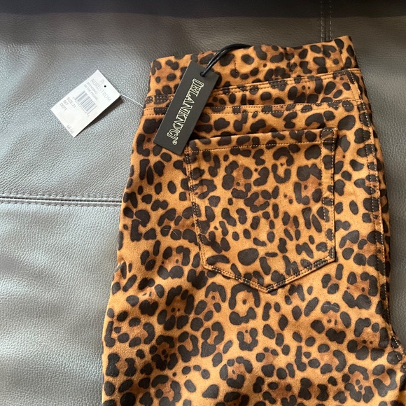 NWT Blank NYC On The Prowl Faux Suede Flare Pants Stretch Leopard Black Brown 31 - Picture 5 of 12